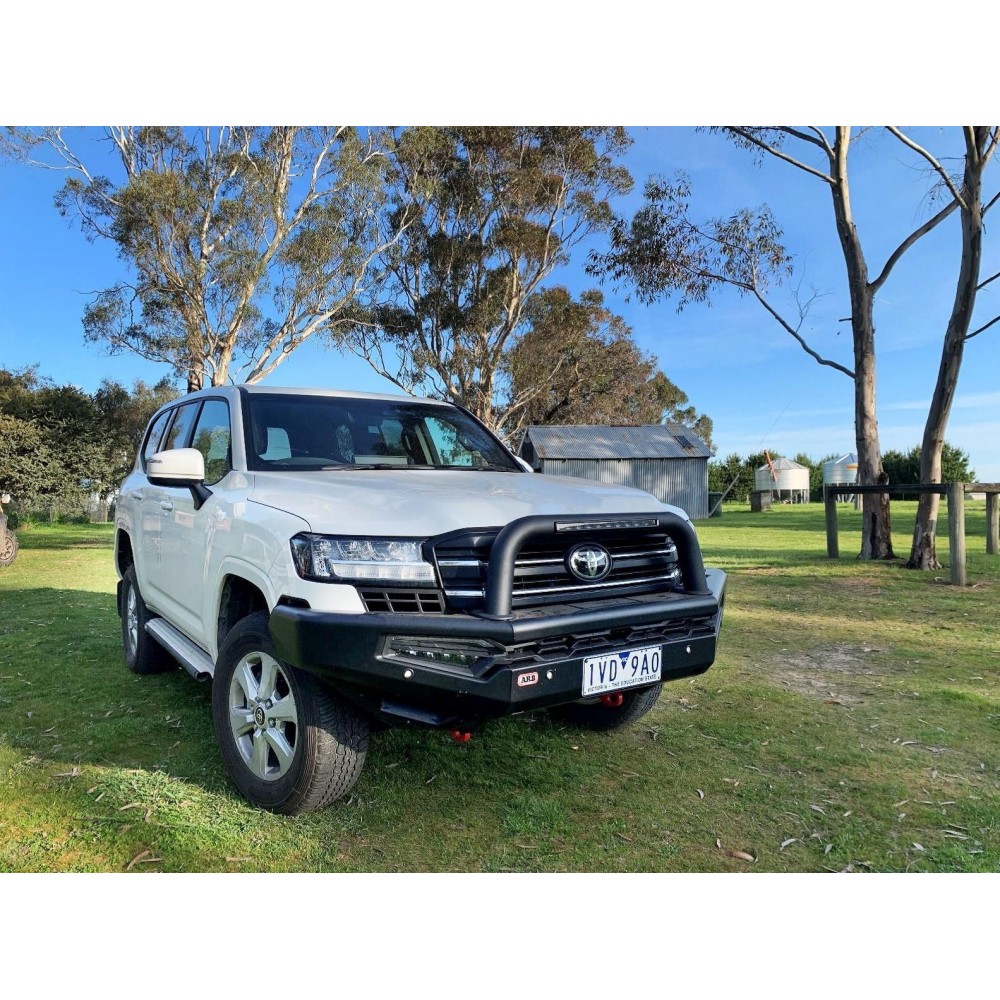 Pare-chocs ARB SUMMIT SAHARA LC300 : style & protection 4x4   Pare-chocs ARB SUMMIT SAHARA LC300 : style & protection 4x4